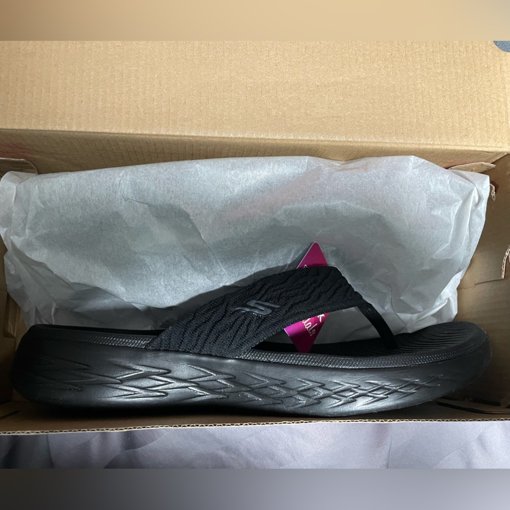 Skechers Women’s Size 9 Go Walk On the Go Sandal - New in Box, Black - Picture 3 of 5